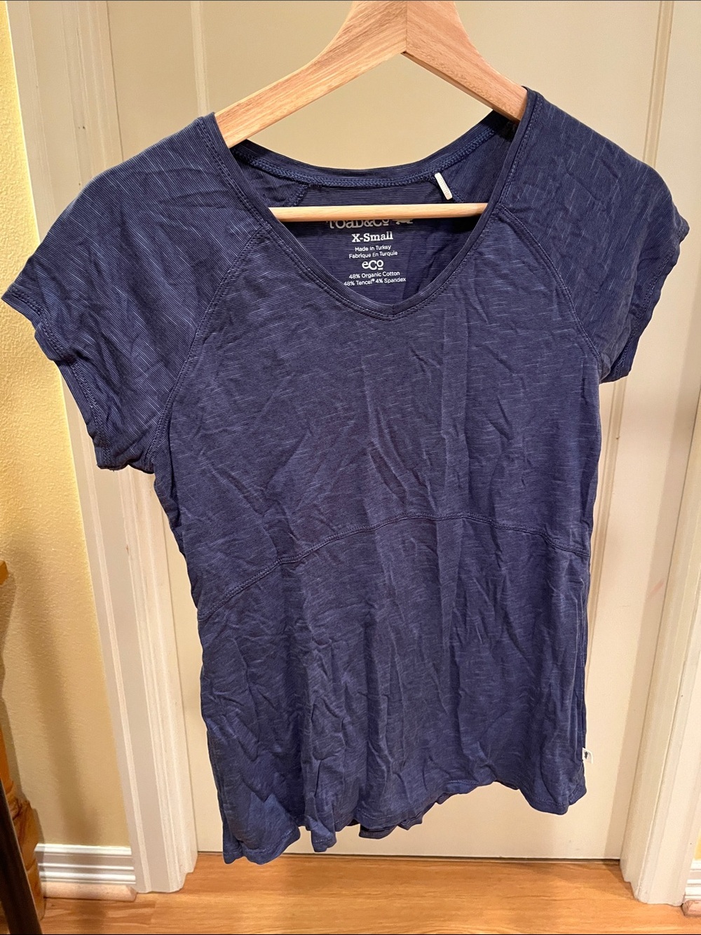 Toad & Co Women's Navy Short-Sleeve V-Neck Tee